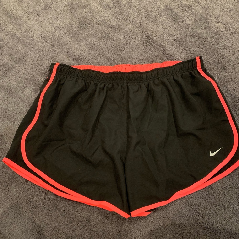 2x Nike Tempo Shorts